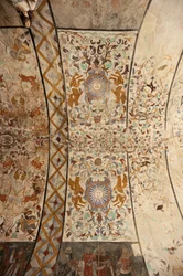 Seurakuntakirkko (Solersin Neitsyt Marian kirkko). sisätilat Nave, katot. Seinämaalauksia. 16. vuosisata (?).