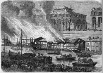 Palomiehet yrittävät sammuttaa uimakoululaivojen tulipaloa Saint Martinin kanavalla Pariisissa, 5. tammikuuta 1864. Kaiverrus ""Le Monde Illustre" -julkaisussa nro 553, 16. tammikuuta 1864.