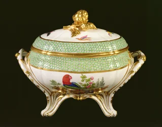 Sevres tureen Eden-palvelusta, maalarit Pierre-Joseph Rosset, 1788 (posliini)
