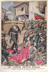 Bulgarian tsaari Ferdinand I (1861-1948) käveli valloitettujen lippujen yli Balkanin sodan aikana 1912, marraskuu 1912