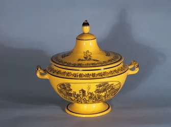 Tureen mustalla painatuksella, n.1820 (fajanssi)