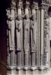 Tuntematon hahmo, kuningas Salomo, Saban kuningatar ja kuningas Daavid, jambfiguurit kuninkaallisesta portaalista, 1140-55