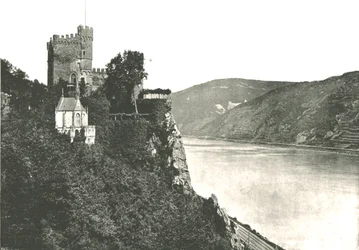 Rheinsteinin linna Rein-joen varrella, Saksa, 1895.