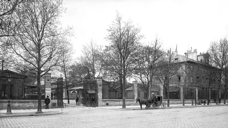 Sisäänkäynti "La Halle aux Vinsiin" Quai Saint-Bernardista, Pariisista, n. 1900