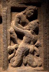 Triton. Matala kohokuvio veistetty, Gandharan taide (Pakistan), 2.-3. vuosisadalla. Korean kansallismuseo, Soul (Etelä-Korea).