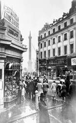 Nelsonin pylväs, The Strand ja Lyons Corner House, Westminster, Lontoo, ennen vuotta 1933
