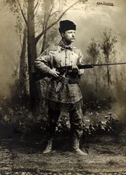 Theodore Roosevelt hirvennahkavaatteissa, Dakotan territorio, noin 1885