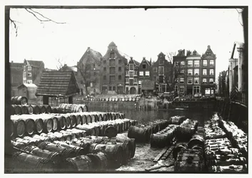 Näkymä tervapuutarhaan Prinseneilandissa Amsterdamissa