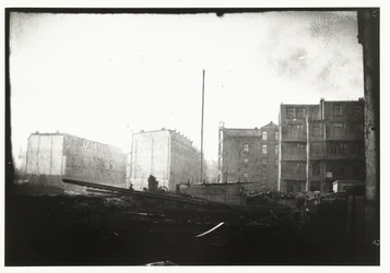 Uudisrakennus Jacob van Lennep -kanavan varrella Amsterdamissa