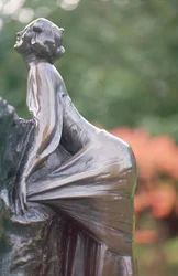 Wendy, yksityiskohta Peter Panin patsaasta, 1912 (pronssi) (yksityiskohta)