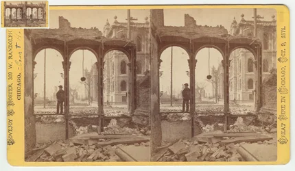 Stereografia oikeustalosta nähtynä Clark Streetin itäpuolen raunioiden läpi Chicagon palon jälkeen 1871, 1871 (bw-kuva korttitelineessä)