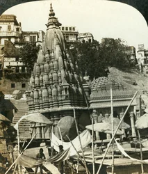 Temppelit Gangesin rannalla, Benares, Intia, 1909.