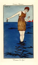 Nainen uimapuvussa nilkoihinsa meressä rannalla, jolla on rapu. Bain-asu. Käsinvärinen pochoir (stensiili) etsaus George Barbierin kuvituksen mukaan Tommaso Antonginin Journal des Dames et des Modes -julkaisusta, Aux Bureaux du Journal