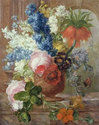 Ruusut, delphiniums, anemone, nasturtium ja keisarillinen lilja veistoksellisessa uurnassa marmorireunuksella (öljy kankaalle)