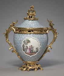 Peitetty maljakko, valmistaja Meissen Porcelain Factory, Saksa, 1749