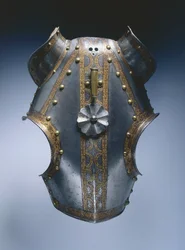 Demi-chanfron, Augsburg, n. 1550 (etsattu ja kullattu teräs nahalla)