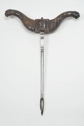 Käsitelty kaira, n. 1600 (päärynäpuu ja teräs) (katso myös 701075-6)