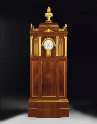 Musiikkiurkukello, 1700-luvun loppu (ormolu ja messinkiin asennettu mahonki)
