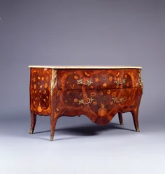 Yksi intarsia- ja parkettipukuparista, n. 1765 (lakattu messinkiin asennettu kingwood, amarantti, tulppaanipuu & bois satine) (katso myös 463022)