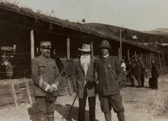 Albumi "Pictures of War II": italialaiset sotilaat Val Chiusonessa Podsenicaan, 09/1917 (b/w kuva)