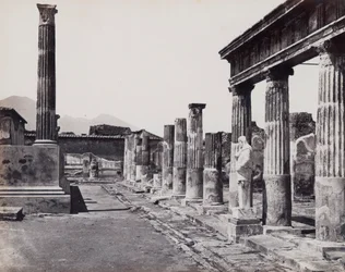 Venus Pompeiianan temppelin itäinen pylväikkö Pompejissa