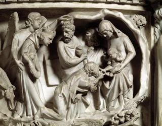 Yksityiskohta Giovanni Pisanon (1248-1314) tuolin reliefeistä: Yksityiskohta marmorisaarnatuolien reliefeistä, maagien palvonta 1302-1311 Pisan katedraali (Duomo di Pisa), Italia