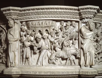 Yksityiskohta Giovanni Pisanon (1248-1314) toteuttamista tuolin reliefeistä: Jeesuksen esittely temppelissä ja pako Egyptiin (Marmorisaarnatuolien reliefeistä) 1302-1311 Pisan katedraali (Duomo di Pisa) , Italia