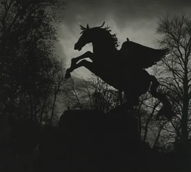Pegasus-patsas Mirabellin puutarhassa