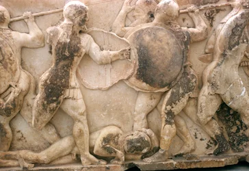 Taistele Patrokloksen ruumiista, Siphnian Treasuryn friisi, n. 525 eKr. (marmori)