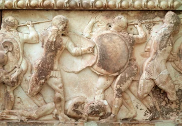 Gigantomakhia (jumalten ja jättiläisten välinen taistelu) (reliefi, friisi, 525 eaa.)