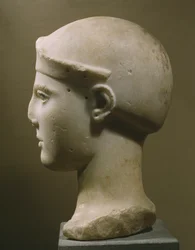Kypärällisen Athenen pää, Aeginasta, n. 470-460 eKr. (Parian marmori)