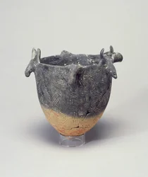 Tulppaani-kulho, häränpäillä, Kypros, 2400-2200 eKr. (savi)