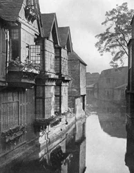 Weavers House Stour-joen rannalla, Canterbury, Kent, 1924-1926.