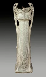 Jugend: noin vuosina 1902-1903 valmistettu kukka-astia, tekijä Hector Guimard (1867-1942), 1900-luku. Sèvres, kansallinen keramiikkamuseo.
