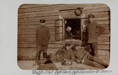 Ensimmäinen maailmansota: Ukraina vuosina 1914-1916 Saksan armeijan hyökkäyksen aikana. Ryhmä sotilaita