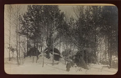 Ensimmäinen maailmansota: "Ukraina vuosina 1914-1916 Saksan armeijan hyökkäyksen aikana. Maisema lumella (m/w kuva)