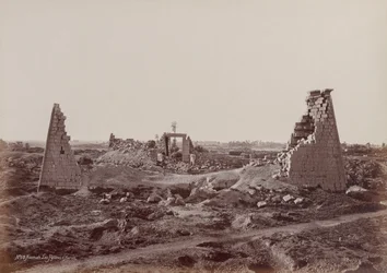 Karnak, Horuksen pylväät