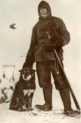 C. H. Meares ja Osman, koirien johtaja, 28. elokuuta 1911, 1913