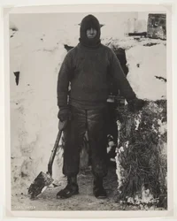 Kapteeni Oates Terra Nova -retken aikana (1910-13) etelänavalle (bromidiprintti)
