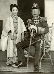 Vara-amiraali Kamimura ja hänen tyttärensä Hoshiko, 1910.
