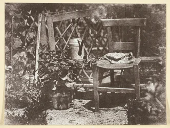 Tuoli puutarhassa, 184250, painettu 1965.