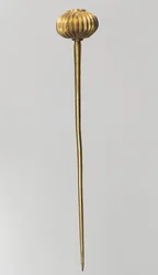 Neula, jossa pallomainen pää, noin 1300-1300-luvulla eKr. (kulta)