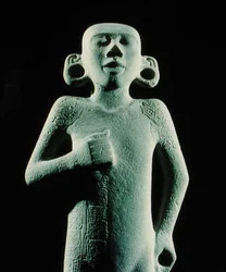 Tamuinin nuori mies, myöhäinen klassisen jälkeinen aika (1300-1521) (kivi) (yksityiskohta 207851)