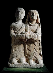 Iberialainen taide: uhrilahjaa antavan pariskunnan pienoisveistos. Veistos Cerro de los Santosista, Albacetesta, Espanjasta. 300-luku-100-luku eKr. Madrid, Museo Arqueológico Nacional