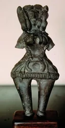Äitijumalattar Mauryan, Uttar Pradeshista (kivi)