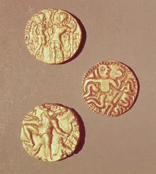 Kumargupta I (425-454) Chandragupta I (320-335) ja Sri Rajray (kulta) dinaarit