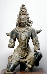 Garuda, Mandla Fortista, Madhya Pradeshista, 1200 jKr (musta kivi)