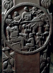 Intialainen taide, hindulaisuus: matala kohokuvio, joka edustaa apinoita, jotka repäisivät hampaan jättiläiseltä norsujen avulla. 2. vuosisadalla eaa. Kolkata, Intian museo