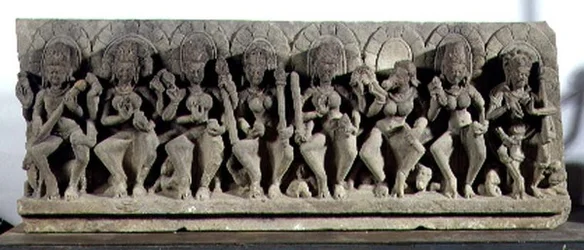 Lintel, joka kuvaa Sivaa ja seitsemän äitijumalattarta, Gurjara-Pratihara-dynastiaa, Allahabadia (kivi)