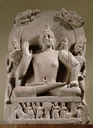 Istuva Bodhisattva, Mathura (punainen hiekkakivi)